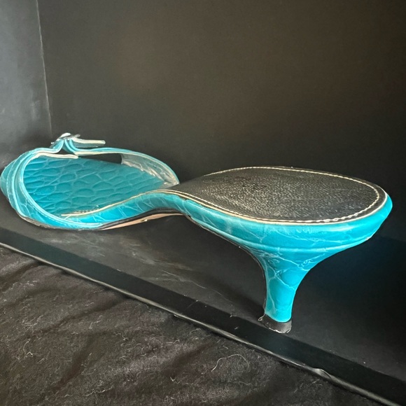 Vintage Dolce & Gabbana turquoise Kitten Heels Like New w/Original Box& Dustbag - Picture 5 of 9